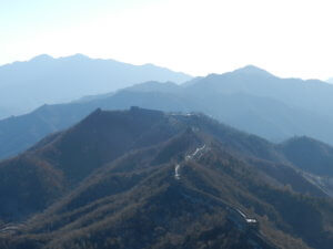 great wall of China and mountains