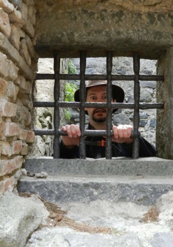 Frank is a captive at Odescalci Castle